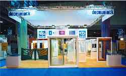 Les Menuisiers PéVéCistes Deceuninck sur Equip&rsquo;Baie 2004