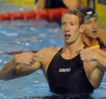 Le spécialiste du maillot de bain sportif Arena ouvre son réseau de boutiques