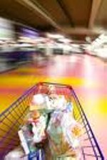 Face aux chaînes spécialisées, la grande distribution revoit son offre textile