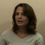 Julie Lamolle, chargée du recrutement des franchisés parle des avantages fournis aux franchisés (2011)