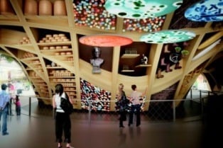 L&rsquo;enseigne Roche Bobois, mécène du Pavillon France de l&rsquo;Exposition Universelle