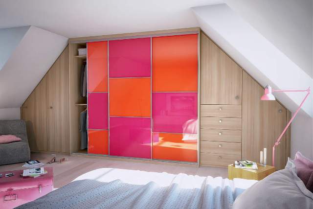 Placard personnalisé: aménagement soupente à deux pans coupés