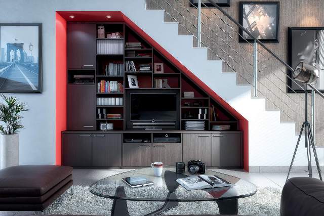 Rangements intégrés sous escaliers: ensemble sans fond, ajusté sous l'escalier, à la fois meuble de rangement, bibliothèque, meuble TV-HIFI