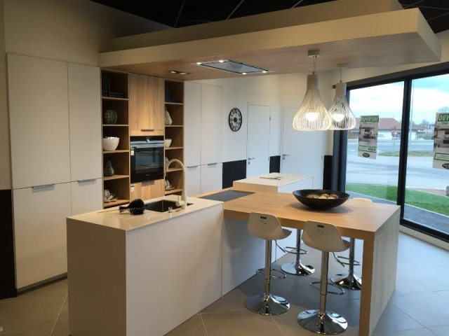 Intérieur magasin Mobalpa de Savigneux