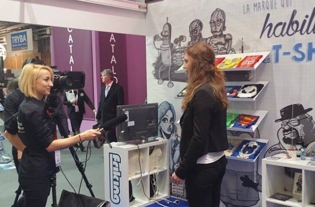 Friking a beaucoup intéressé les médias et a été plusieurs fois interviewé