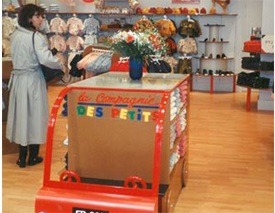 1992: La première succursale de l'enseigne est ouverte à Marseille