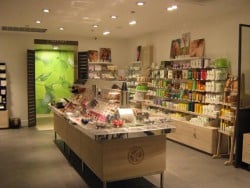 Réseau Yves Rocher : franchise ou location-gérance ?