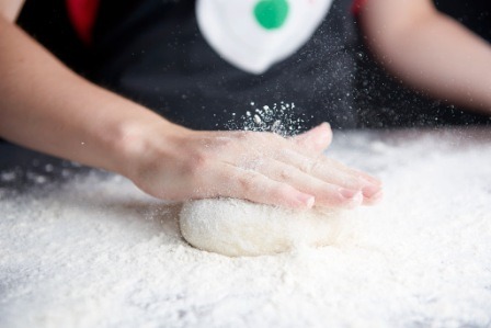 Préparation pizza - La Pizza de Nico