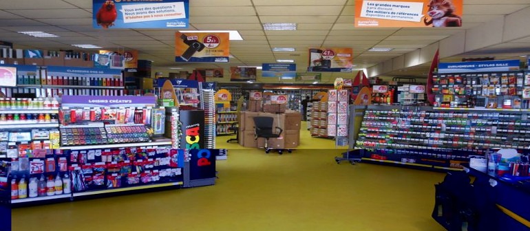 La franchise Bureau Vallée propose une sélection de  fournitures réservée aux enseignants