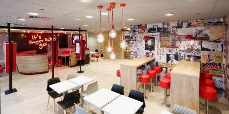 L’enseigne KFC ouvre son nouveau restaurant à Lyon et lance le produit « Chizza »