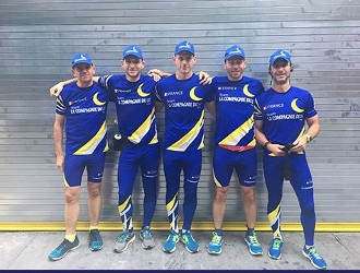 De gauche à droite : Pascal Lemée, Directeur Supply Chain ; Irwin Chartrou, Formateur équipe vente ; Adrien Benard, Livreur; Davie Slater, Franchisé de Tarbes ; Damien Guillaume, Directeur des opérations.