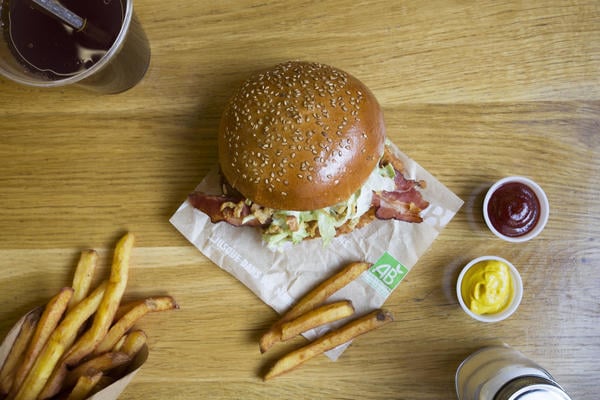 Biocoop devient actionnaire minoritaire de l&rsquo;enseigne Bioburger