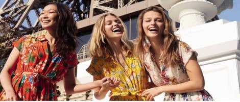 L’enseigne Naf Naf collabore avec des partenaires affiliés