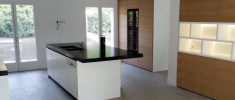 Une cuisine dans les Mont d’Or entièrement rénovée avec intégration d’une cave à vin EuroCave