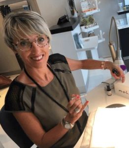 Hélène Doublet, franchisée L’Onglerie® à Bayonne-Biarritz