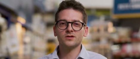 Le franchisé Julien Le Corre parle des avantages de Bureau Vallée