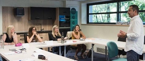 La franchise Mobalpa remet leurs diplômes à ses Managers des ventes