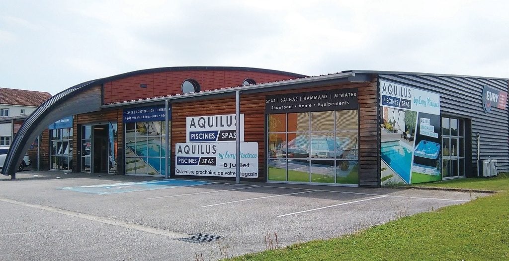 Magasin Aquilus Piscines et Spas dans la Zone Commerciale de l’Hermitage de Charmes, près d’Épinal
