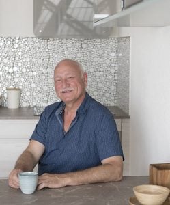 Serge dans sa nouvelle cuisine Mobalpa