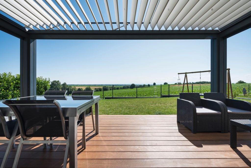 Tryba présente sa nouvelle création : la pergola à lames orientables