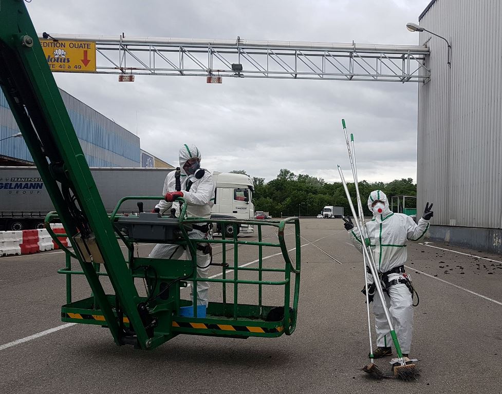 Attila adopte les gestes barrières