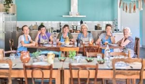 cuisine Mobalpa Les Petites Cantines Annecy ambiance conviviale