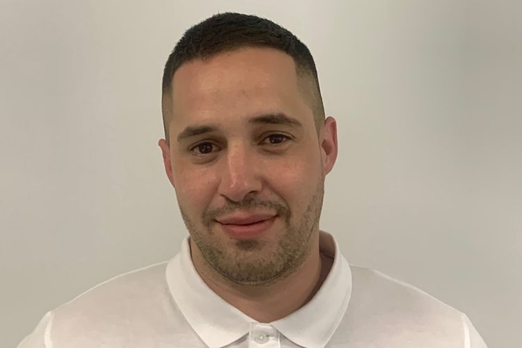 Hugo Neves Responsable SAV réseau Avenir Rénovations