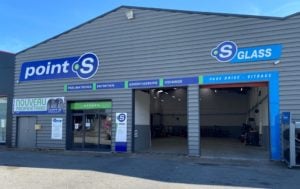 Point S ouvre une nouvelle baie S Glass à Coignières dans les Yvelines