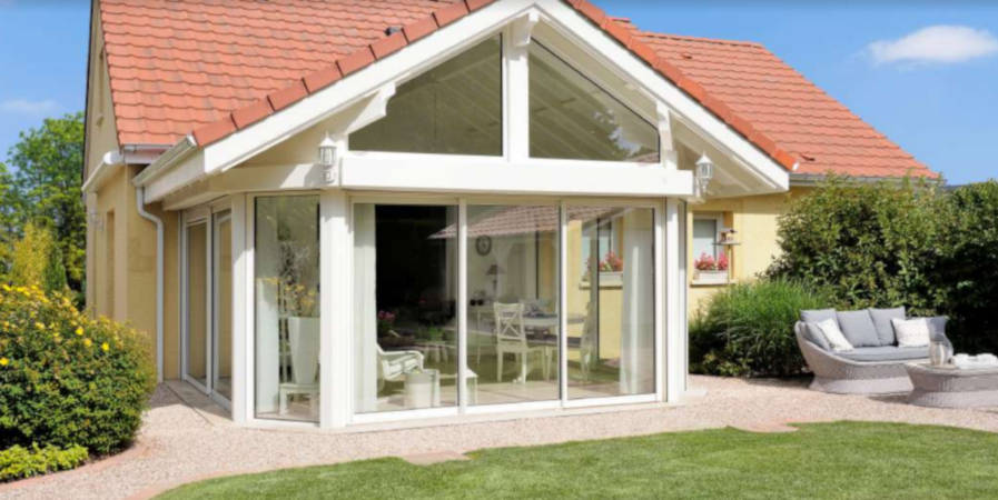 Avec le réseau Vie & Véranda du salon au jardin, il n’y a qu’un pas