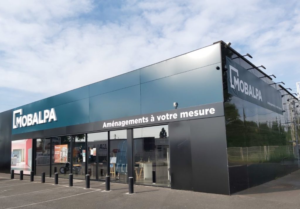 Plusieurs magasins du réseau Mobalpa mettent leur façade à jour
