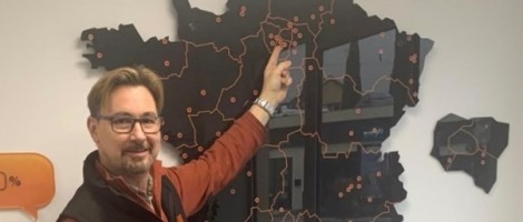 Après plusieurs années dans la restauration, il ouvre sa franchise Ewigo