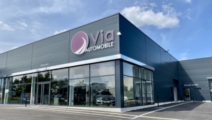 Via Automobile opte pour la franchise pour déployer son concept