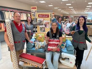 Le franchisé Mondial Tissus, Pascal Tarchalski et son équipe