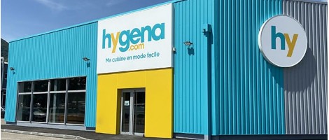 Hygena s’attaque aux acteurs de la grande distribution