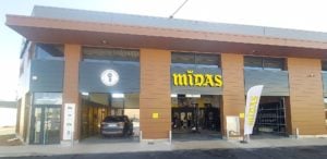 Façade centre-auto Midas