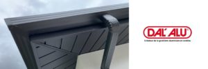 Solution INOA de DAL’ALU intégrée à une avancée de toit tout alu