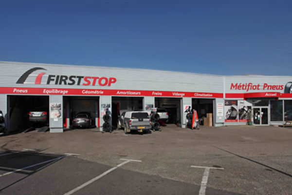 Devanture garage First Stop