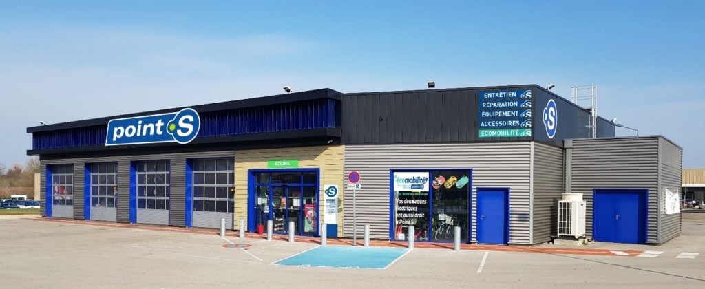 Devanture centre auto Point S