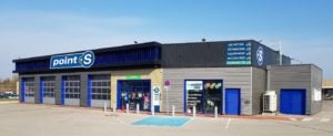 Devanture centre auto Point S