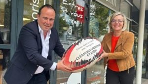 Patrick Blazy et Geneviève Monnet devant l’agence Temporis Clermont-Ferrand