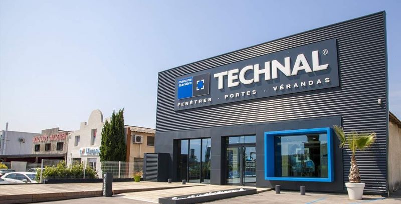 Devanture magasin Maisons de Lumière By Technal