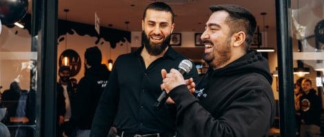 Portraits des fondateurs du réseau Black & White Burger