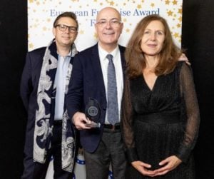 Paul reçoit le Gold Award de la « Marque Internationale de l’Année »