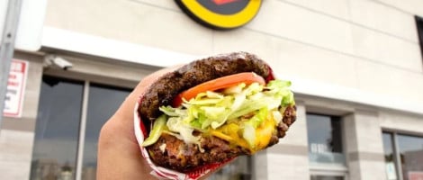 Big M étoffe son empire avec les master-franchises de Fatburger et Buffalo&rsquo;s Café