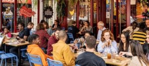 Clients dans un restaurants La Brigade