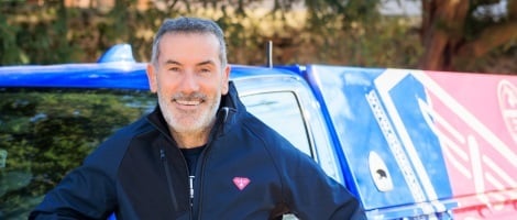 Après 20 ans de carrière dans le journalisme, il rejoint La Compagnie des Déboucheurs