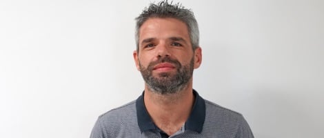 Fort d’une expérience de 18 ans chez La Mie Câline, il reprend la franchise de Lorient