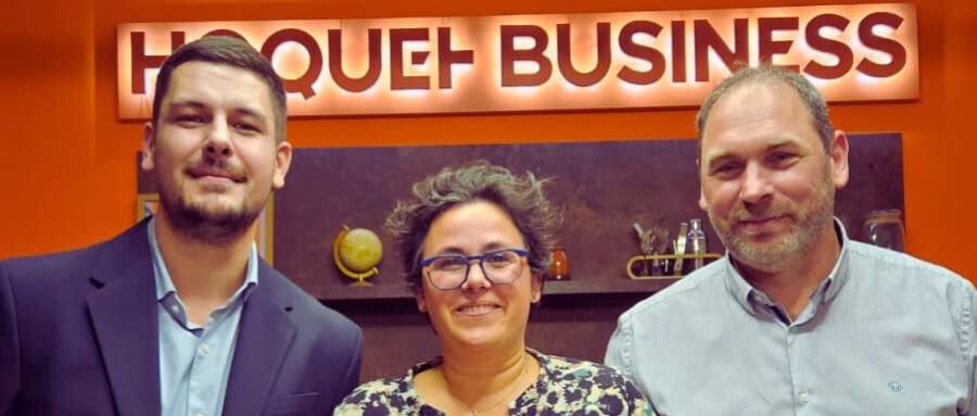 Ryan Boyer, consultant performance Hoquet Business avec Karine et David Joncoux, franchisés Hoquet Business