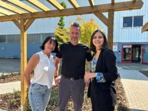 Les équipes Schmidt Groupe Campus devant l’usine de Sélestat