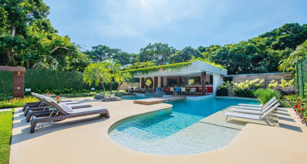 Piscine enterrée Desjoyaux